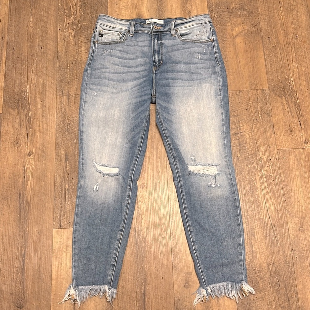 Kancan Distressed Skinny frayed bottom stretch jeans, SO CUTE💄! Size 31, GUC‼️